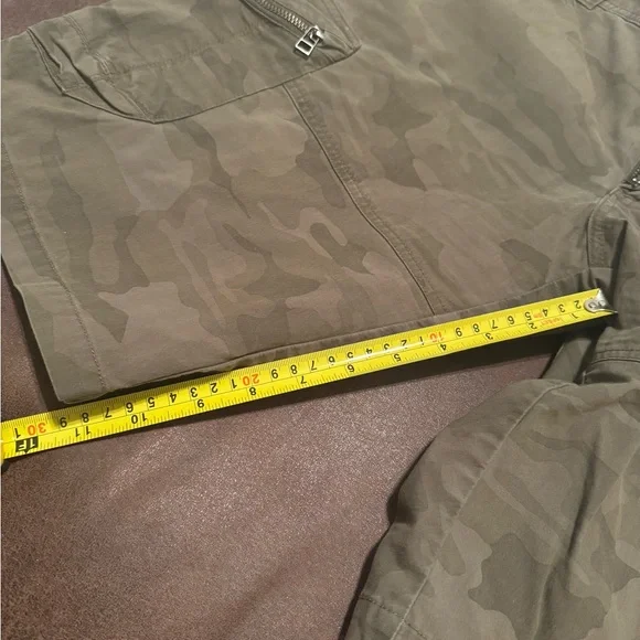 Kuhl Mens camo shorts - Picture 2 of 5